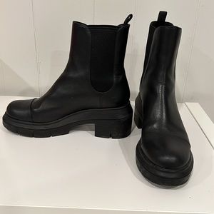 Stuart Weitzman Norah black Leather Lug Sole Chelsea Boots, 8 1/2